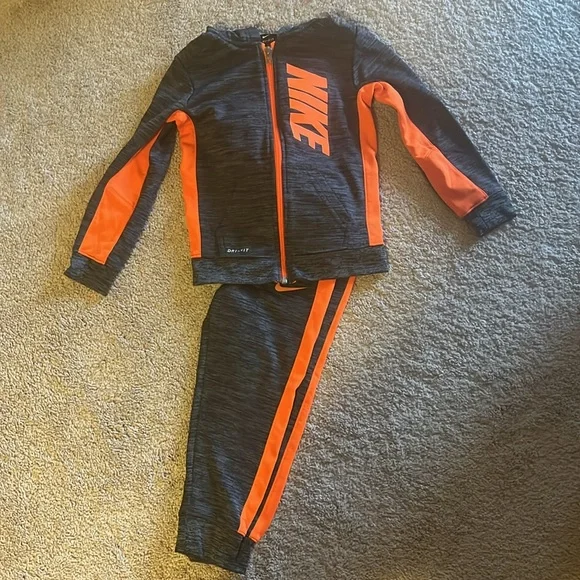 Little boy, size 4 Nike suits.Excellent condition